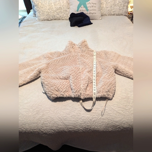 Short , fur, waist jacket. Lined, pockets, zippered, stand . - Picture 1 of 6